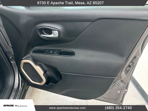 Used 2017 Jeep Renegade Latitude image 28