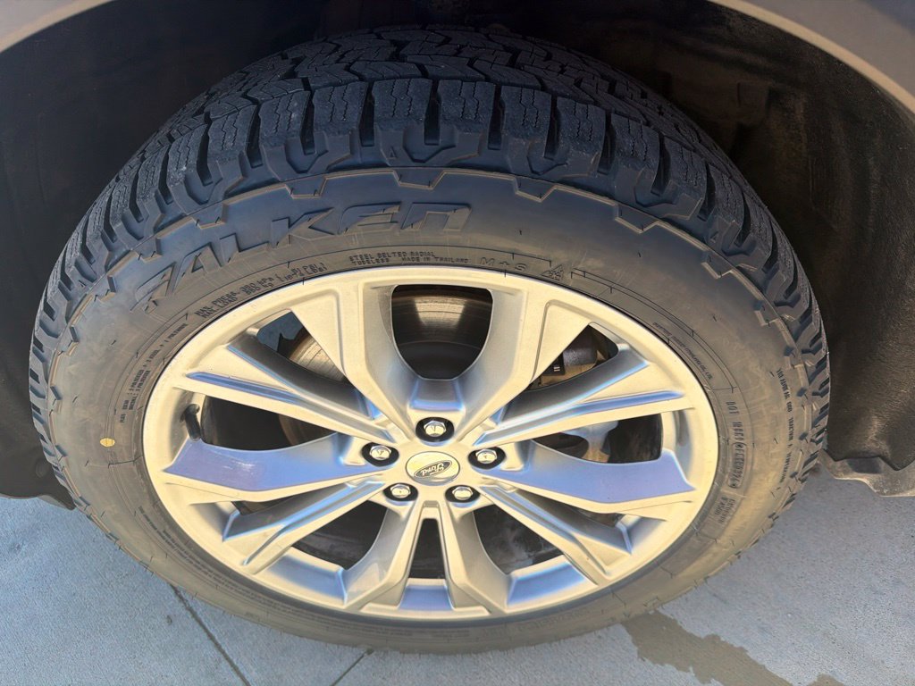 Used 2020 Ford Explorer XLT w/ Equipment Group 202A AWD/4WD image 4