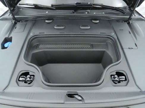 Used 2025 Audi A6 e-tron Premium Plus w/ Premium Plus image 31