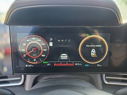 New 2025 Hyundai Elantra Limited image 18