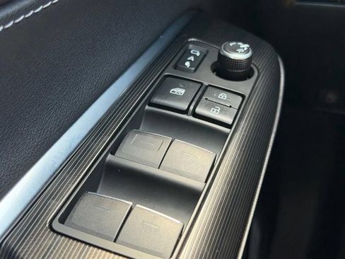 Used 2021 Toyota Venza Limited AWD/4WD image 15