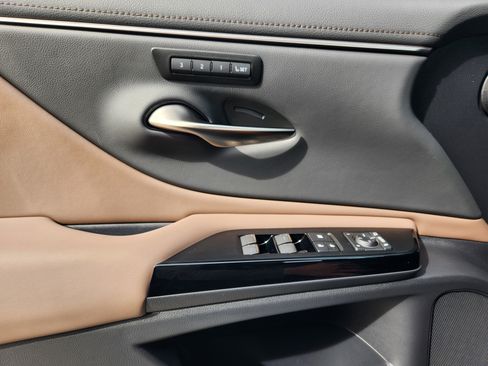 Used 2025 Lexus ES 350 w/ Premium Package image 27