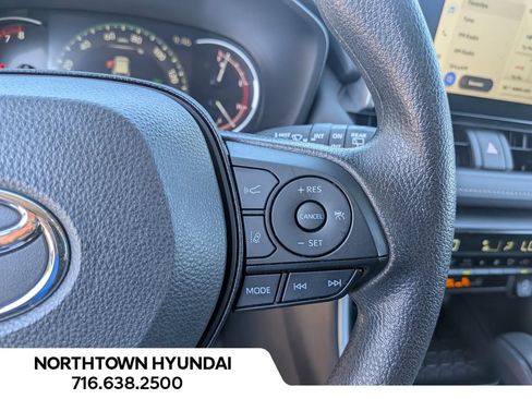 Used 2025 Toyota RAV4 XLE AWD/4WD image 25