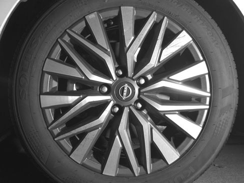 Used 2025 Nissan Altima 2.5 SV image 12