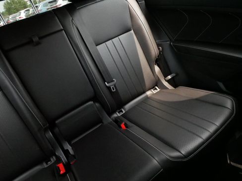 Certified 2023 Volkswagen Tiguan SE R-Line AWD/4WD image 14