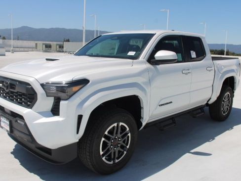 New 2025 Toyota Tacoma TRD Sport image 7