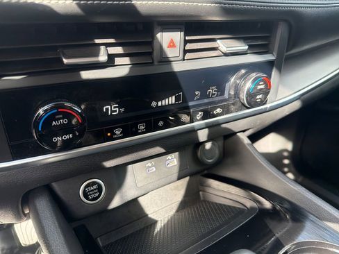 Used 2023 Nissan Rogue SV image 36