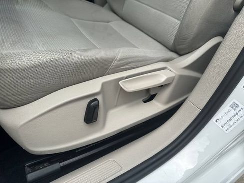 Used 2018 Volkswagen Golf S FWD image 19