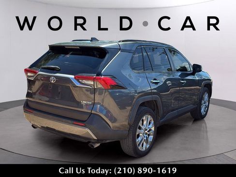 Used 2019 Toyota RAV4 Limited FWD image 17