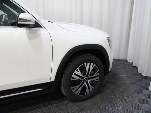 New 2025 Mercedes-Benz GLB 250 4MATIC image 12