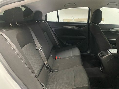 Used 2019 Buick Regal Preferred image 21