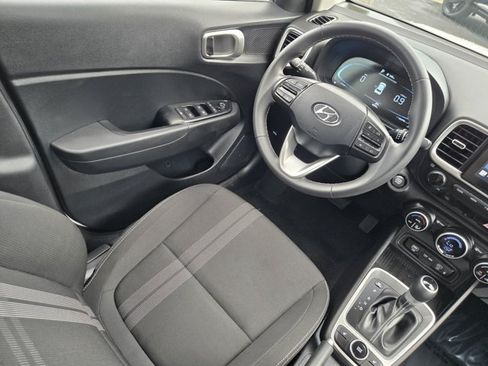 Used 2026 Hyundai Venue SEL FWD image 15