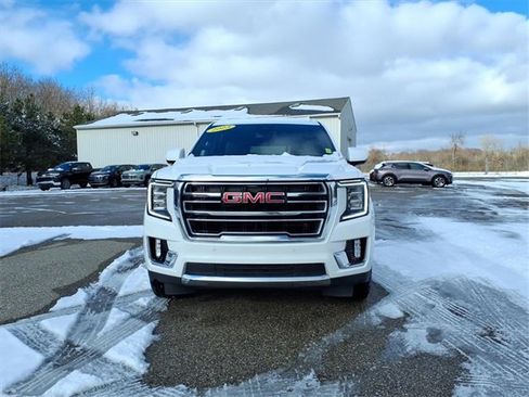 Used 2023 GMC Yukon XL SLT image 2