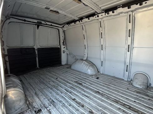 Used 2018 Chevrolet Express 3500 w/ Driver Convenience Package RWD image 40
