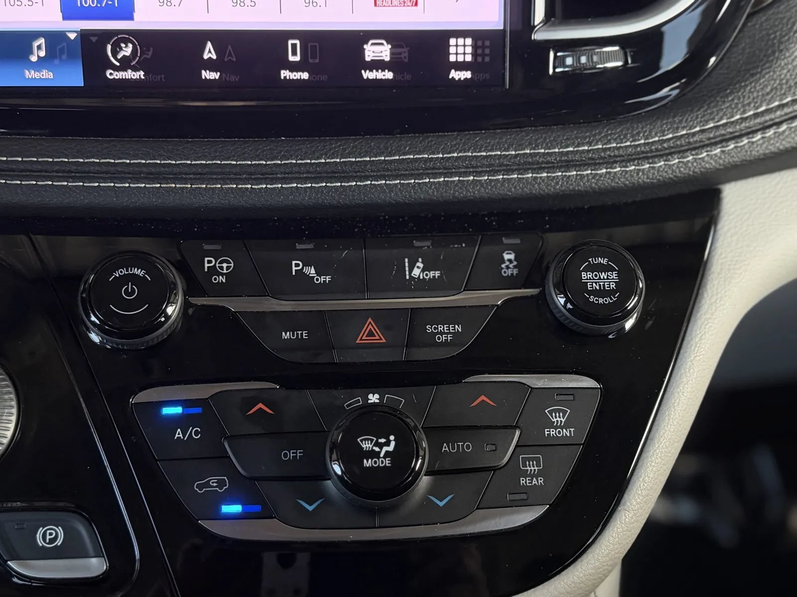 Used 2022 Chrysler Pacifica Limited FWD image 38