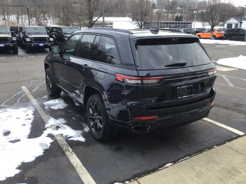 Used 2023 Jeep Grand Cherokee 30th Anniversary image 5