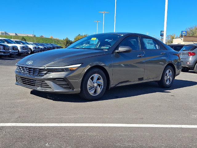 New 2026 Hyundai Elantra SE FWD image 2