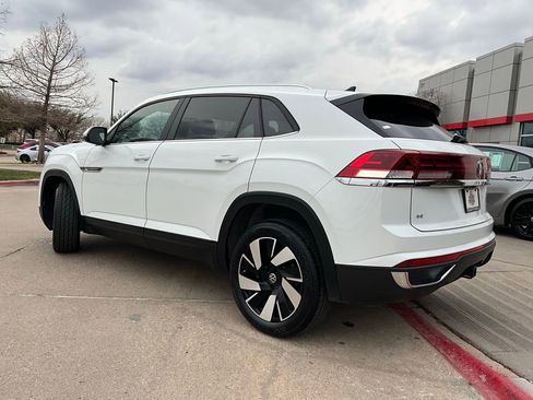 Used 2025 Volkswagen Atlas Cross Sport SE image 8