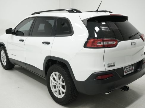 Used 2015 Jeep Cherokee Sport w/ Cold Weather Group AWD/4WD image 6
