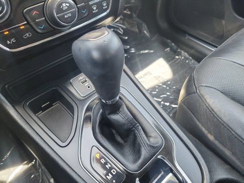 Used 2020 Jeep Cherokee Limited FWD image 25