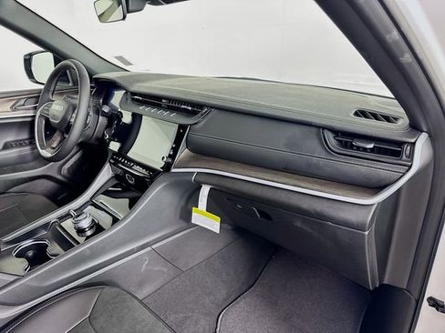 New 2026 Jeep Grand Cherokee Altitude image 31