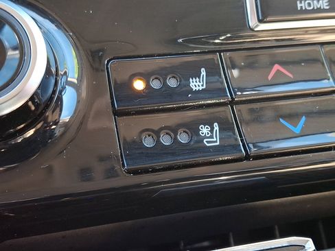 Used 2021 Toyota Highlander Limited image 26