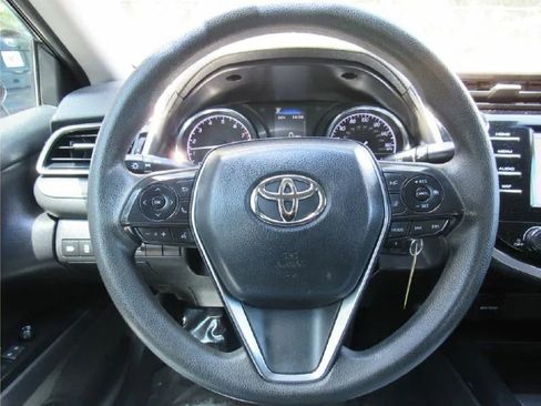 Used 2020 Toyota Camry LE image 19