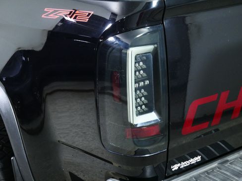 Used 2018 Chevrolet Colorado ZR2 w/ ZR2 Midnight Special Edition AWD/4WD image 17