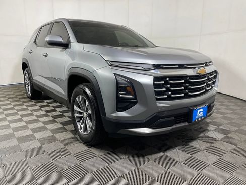 Used 2025 Chevrolet Equinox LT AWD/4WD image 2