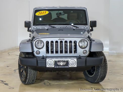 Used 2015 Jeep Wrangler Unlimited Sahara w/ Dual Top Group AWD/4WD image 5