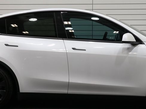 Used 2023 Tesla Model Y Performance image 44