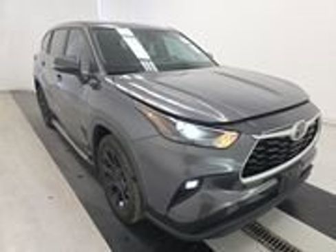 Used 2024 Toyota Highlander LE image 1
