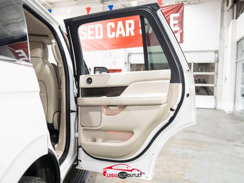 Used 2018 Lincoln Navigator Select w/ Technology Package image 48