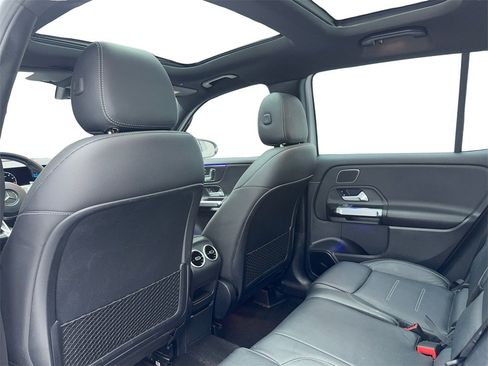 Used 2021 Mercedes-Benz GLB 35 AMG 4MATIC image 40