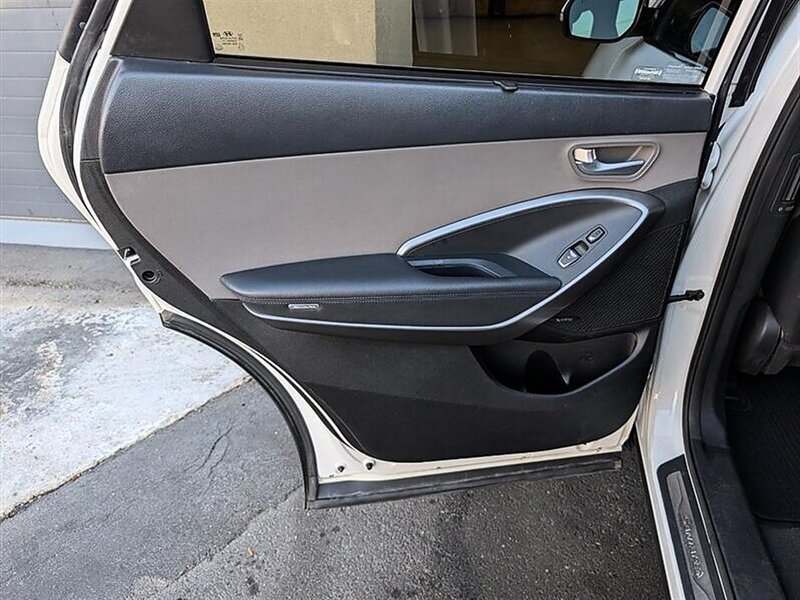 Used 2017 Hyundai Santa Fe FWD image 25