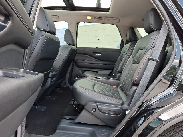 Used 2022 Nissan Pathfinder Platinum w/ Cargo Package AWD/4WD image 13