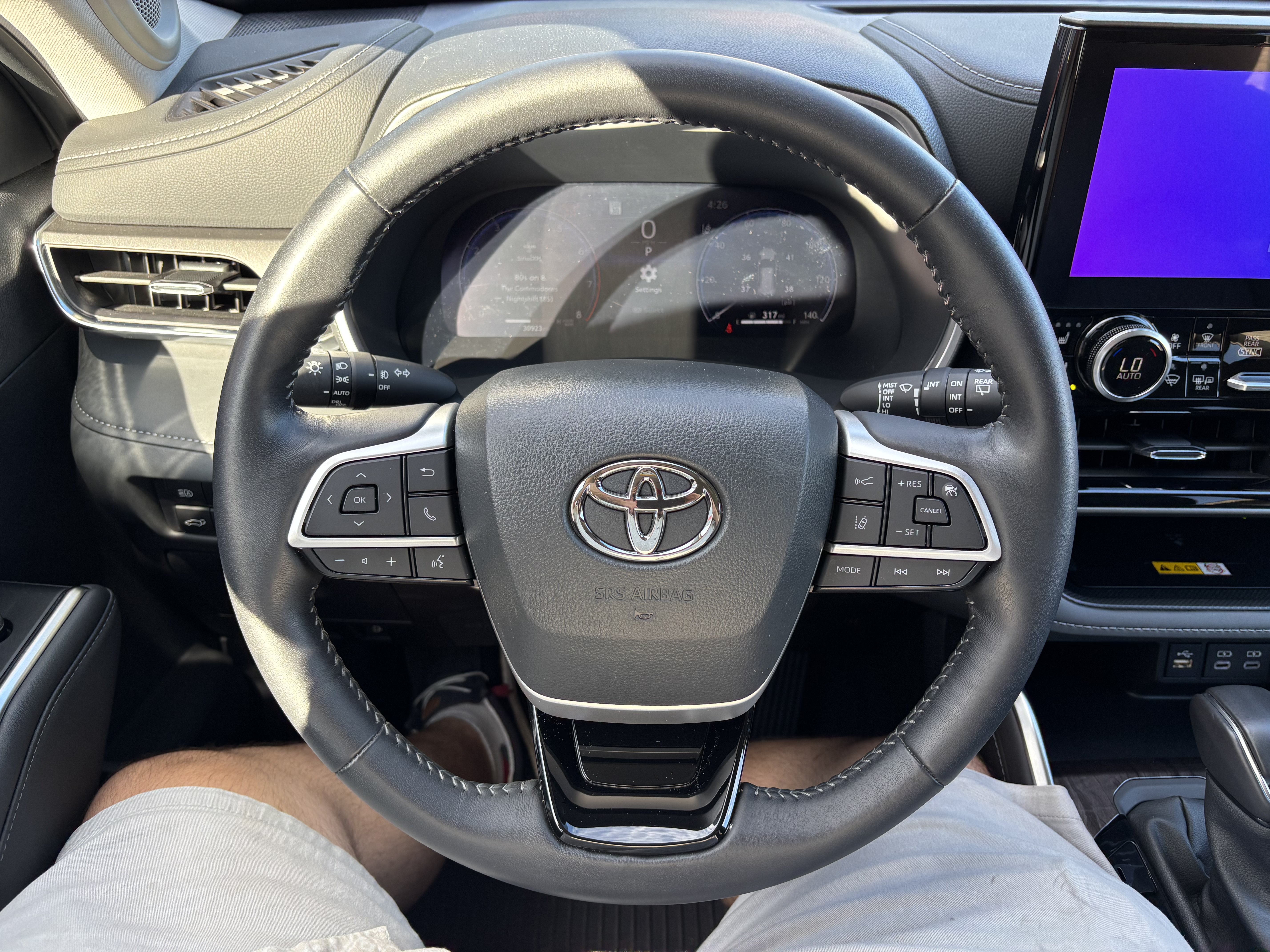 Used 2024 Toyota Highlander Limited AWD/4WD image 19