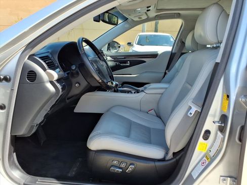 Used 2014 Lexus LS 460 w/ Comfort Package image 12