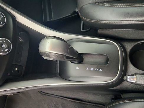 Used 2019 Chevrolet Trax LT w/ LT Convenience Package FWD image 18