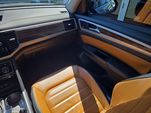 Used 2018 Volkswagen Atlas SEL Premium image 14