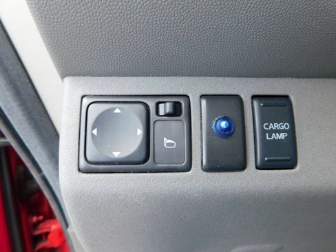 Used 2011 Nissan Frontier SV AWD/4WD image 16