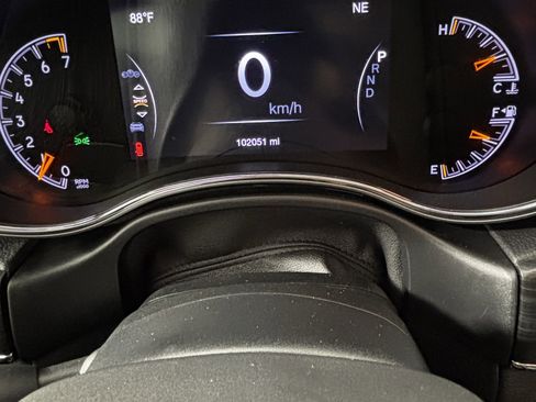 Used 2019 Jeep Grand Cherokee Limited image 33