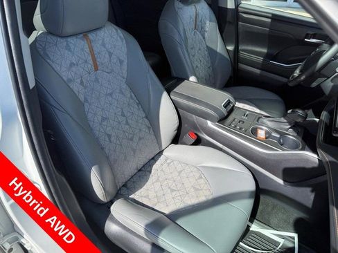 Used 2023 Toyota Highlander Bronze Edition AWD/4WD image 11