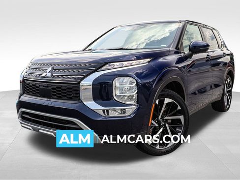 Used 2023 Mitsubishi Outlander SE image 1