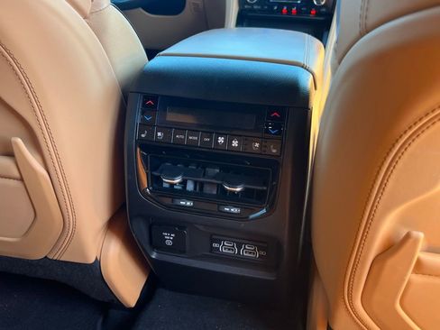 Used 2023 Jeep Grand Cherokee Summit AWD/4WD image 22