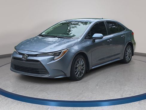 Used 2025 Toyota Corolla LE FWD image 1