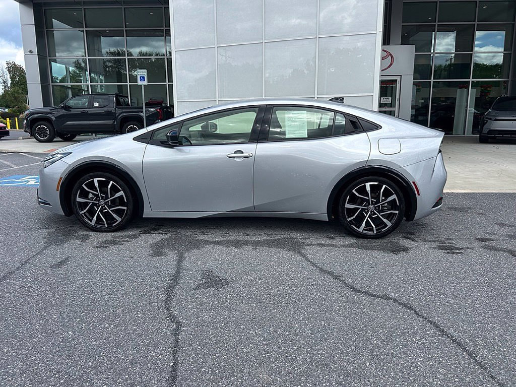 Certified 2026 Toyota Prius Plug-In Hybrid FWD image 7