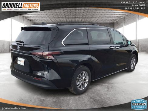 Used 2024 Toyota Sienna XLE FWD image 5