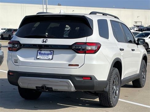 New 2025 Honda Pilot TrailSport image 4