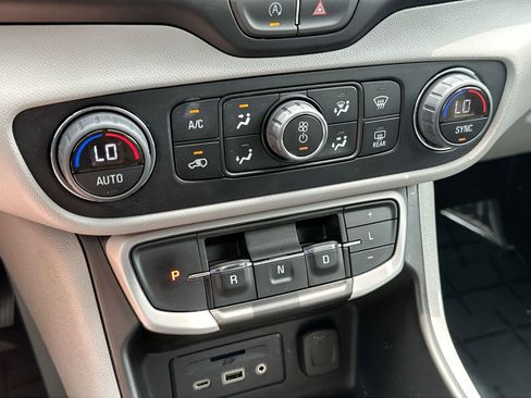 Certified 2023 GMC Terrain SLT image 18